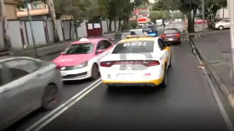 Image from TELEDIARIO CDMX📺🔵 #CercaDeTi: *¡Increíble! Policía de tránsito CdMx ayuda a mujer en labor de parto ...
