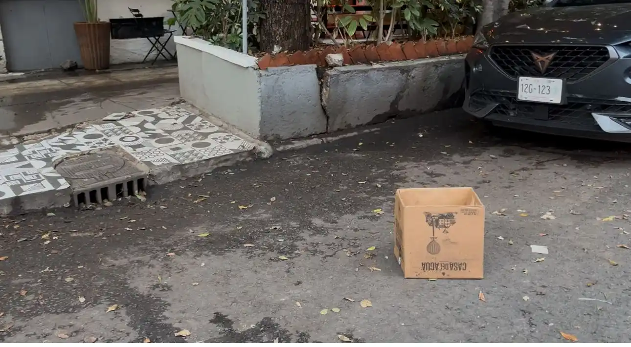 Image from TELEDIARIO CDMX📺🔵 #CercaDeTi: 🗣️¡Siguen presentes en las calles! Franeleros apartan lugares con pie...