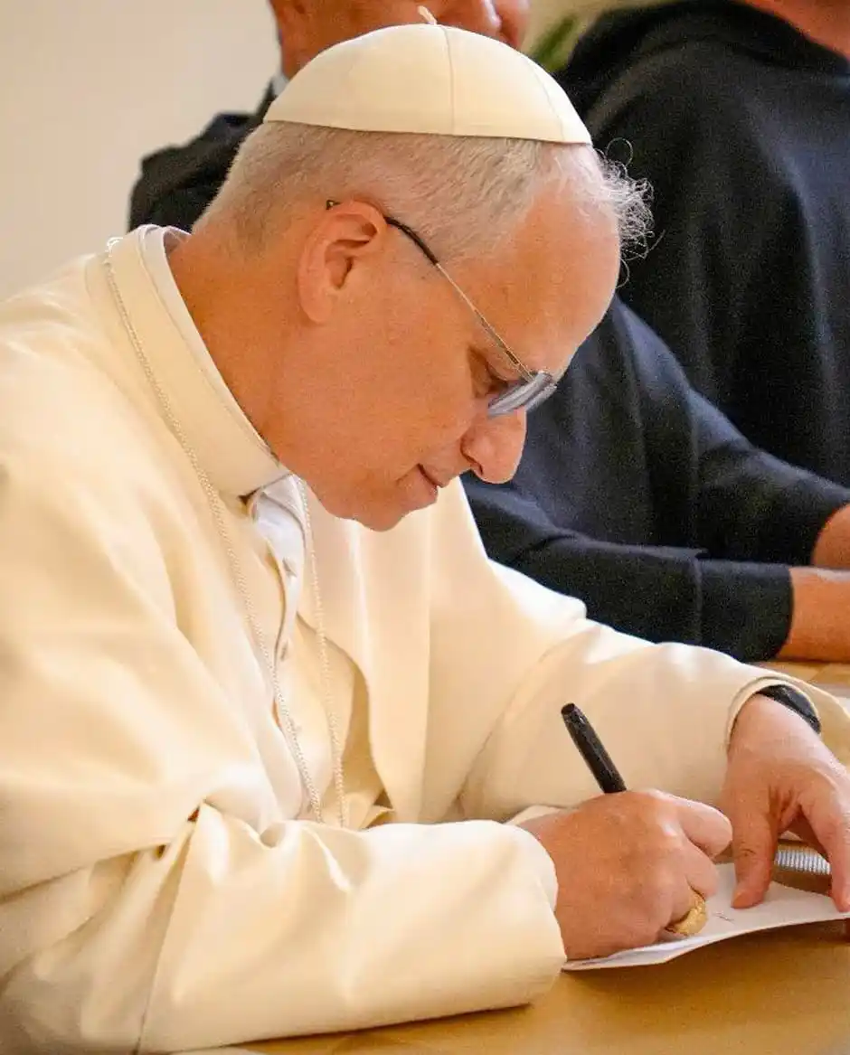 Image from Radio Vaticana IT: *Di fronte al susseguirsi di sempre nuove ondate di impoverimento, c’è...