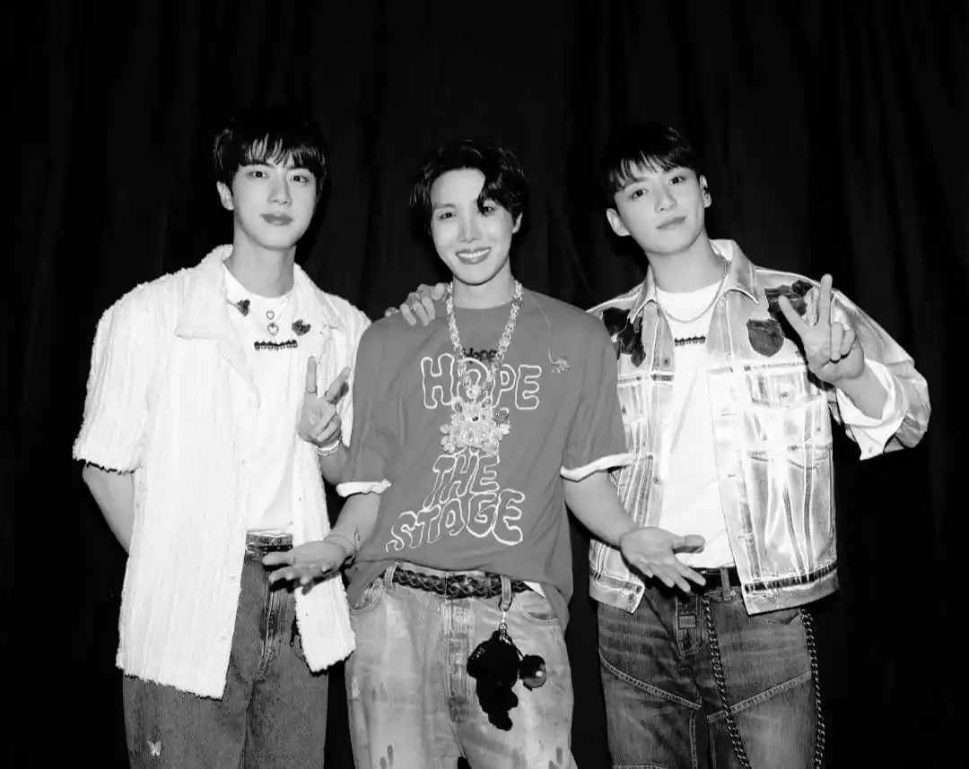 Image from 🇧🇷⃞ ֢֢ˢᵘᵖᵖᵒʳᵗ𝐀𝐑𝐌𝐘𝐍𝐄𝐖𝐒: *⏜⃞📍̈ NEW INFO* *📰| Integrantes do BTS se reúnem para comemorar 12º...