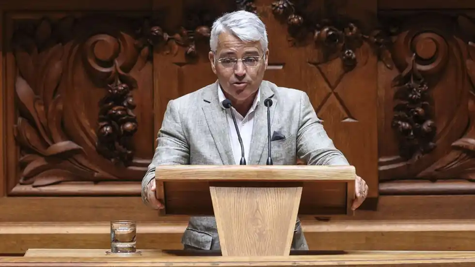 Image from DIÁRIO Madeira: 🟠 PAÍS *JPP dá "benefício da dúvida" ao executivo de Montenegro mas ...