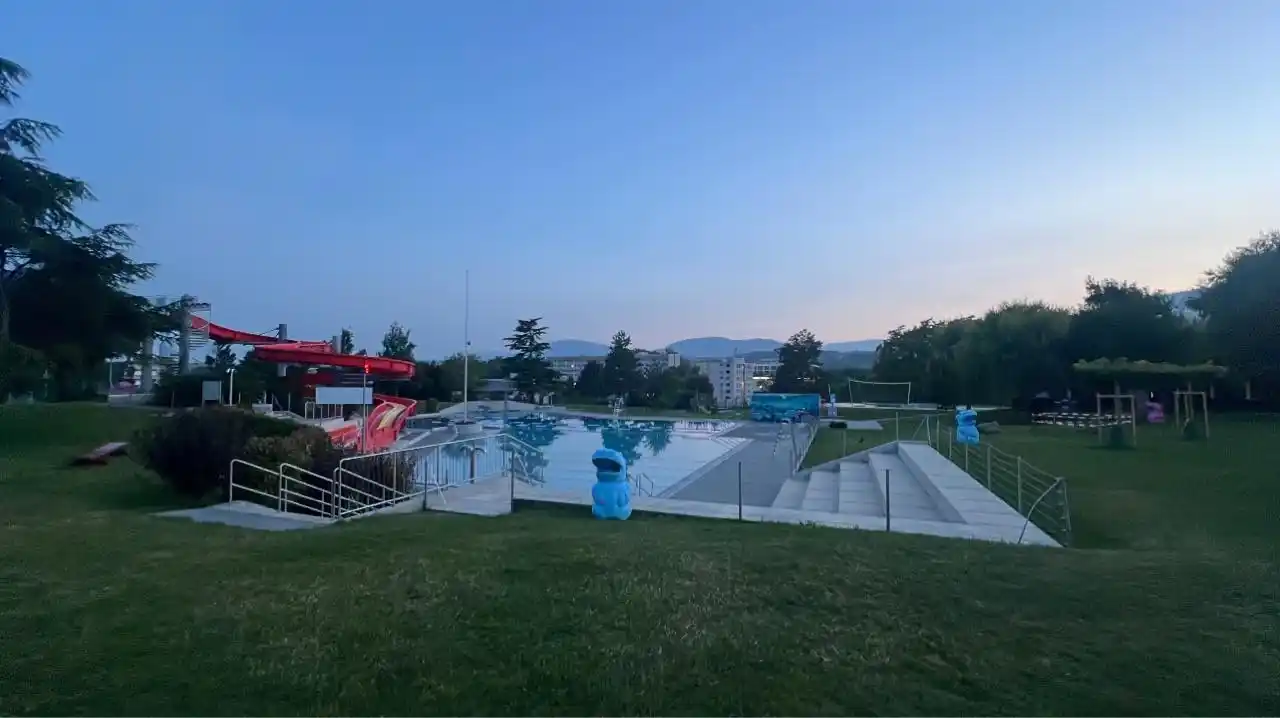 Image from Commune d'Orbe: *Piscine : dès aujourd'hui, les bassins seront ouverts jusqu’à 20 h* �...