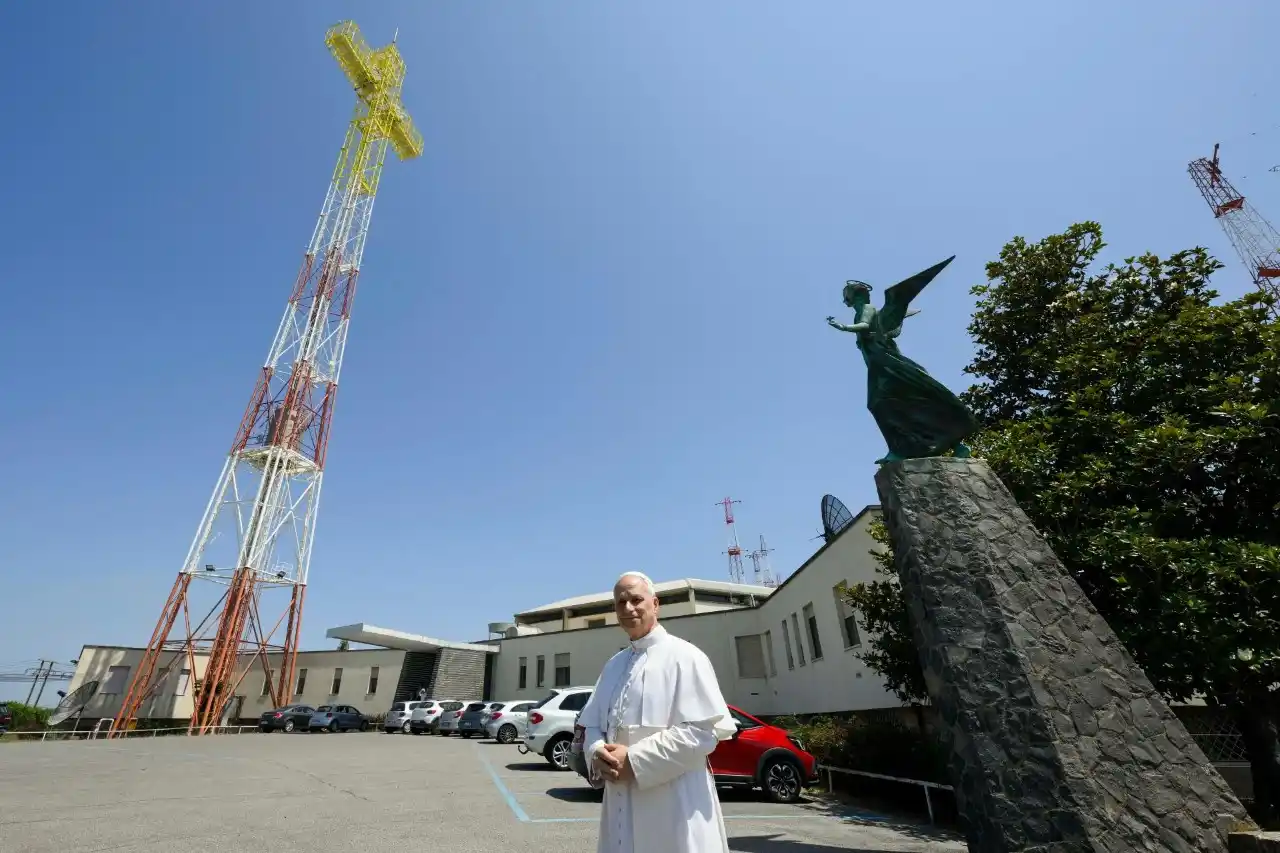 Image from Radio Vaticana IT: *Questa mattina Papa Leone XIV è andato in visita a Santa Maria di Gal...