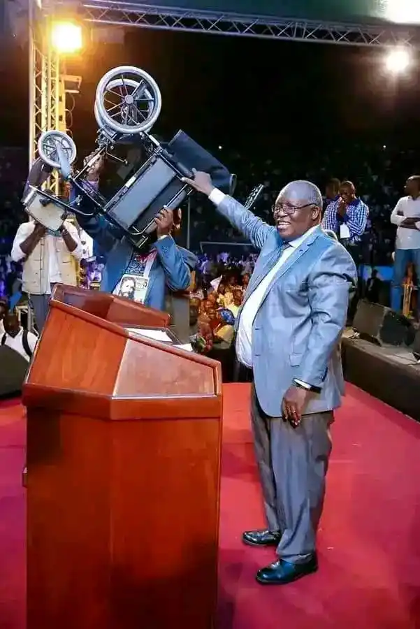 Image from 𝗧𝗜𝗠𝗢𝗧𝗛𝗘𝗘 𝗠𝗢𝗬𝗘: *1 Corinthiens 2:4-5* [4]et ma parole et ma prédication ne reposaient ...