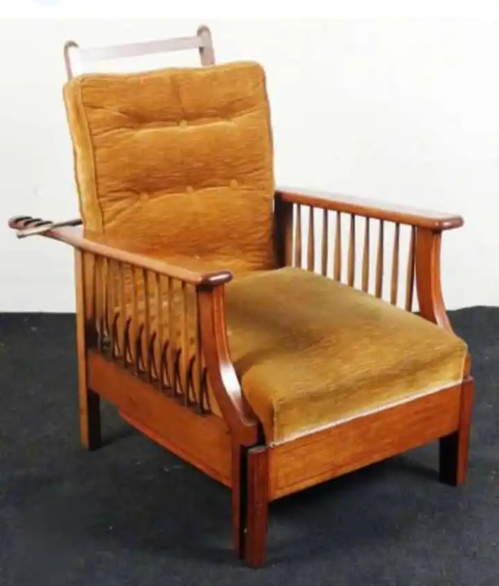 Image from 𝗧𝗜𝗠𝗢𝗧𝗛𝗘𝗘 𝗠𝗢𝗬𝗘: `𝗟𝗘 𝗙𝗔𝗨𝗧𝗘𝗨𝗜𝗟 𝗠𝗢𝗥𝗥𝗜𝗦`  Cette chaise Morris était de loi...