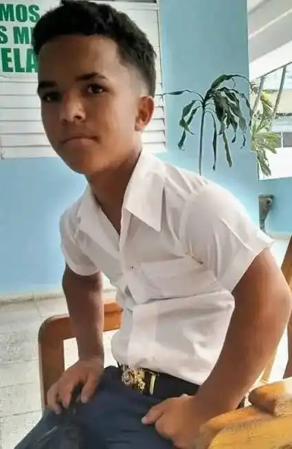 Image from CMKW "RADIO MAMBÍ" 📻🇨🇺: 👦🏽Su diminuta estatura, de tan solo un metro y 30 centímetros, no es...