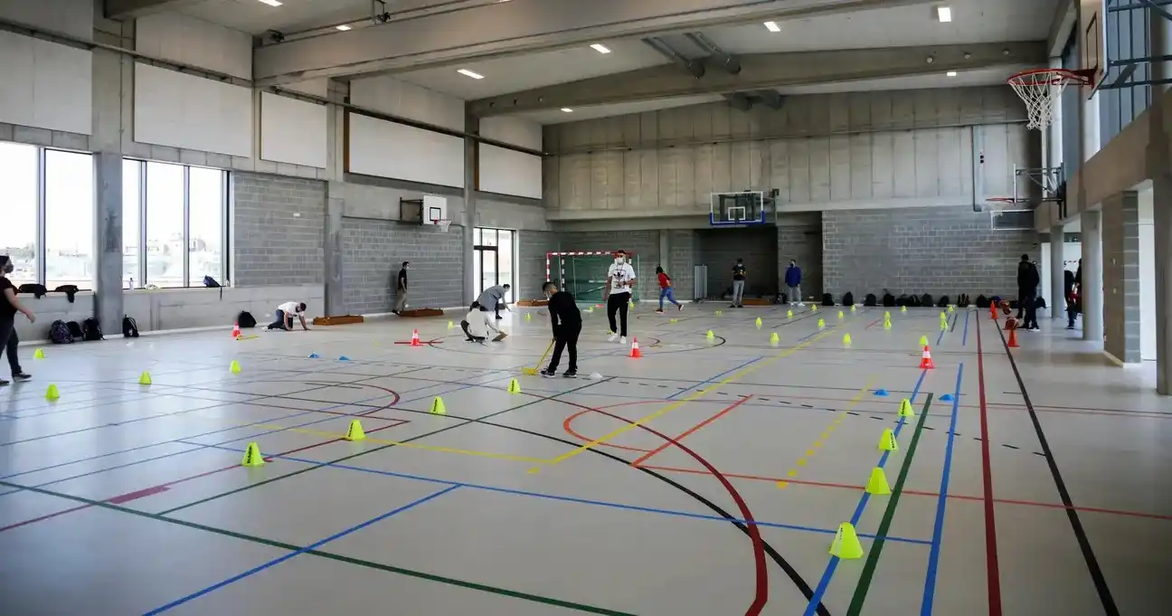 Image from BRUZZ: Voor amateur-zaalsporters in Brussel is het geen sinecure om een sport...