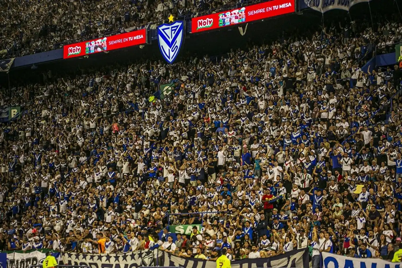 Image from EL SHOW DE VÉLEZ💙🤍: ¡ASEGURÁ TU LUGAR EN LA BIANCHI BAJA! 🙌🏻🏟️ Encontrá la mejor opció...