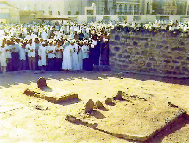 Image from کانال رسمی آیت الله العظمی جوادی آملی: آیتالله جوادی آملی: از بقیع دست خالی برنگردید ✍️ آیتالله جوادی آمل...