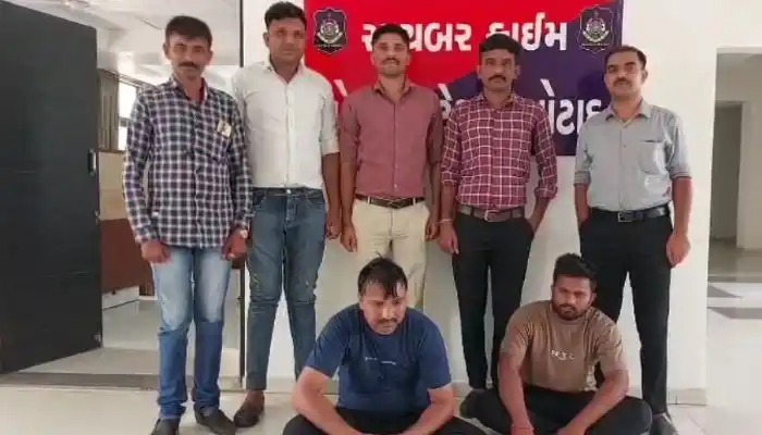 Image from tv13 Gujarati: *બોટાદમાં નકલી CBI અધિકારીઓનો પર્દાફાશ, ડિજિટલ એરેસ્ટના નામે લોકો પાસે...