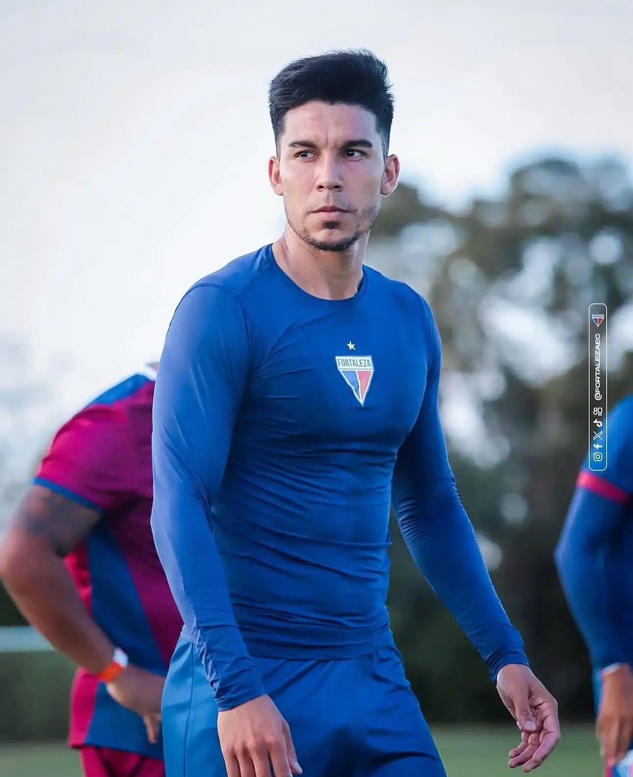 Image from EL SHOW DE VÉLEZ💙🤍: 🚨 ESTÁ AL CAER  🔸 Asegura el colega @hfeler que la llegada de Pol <a...