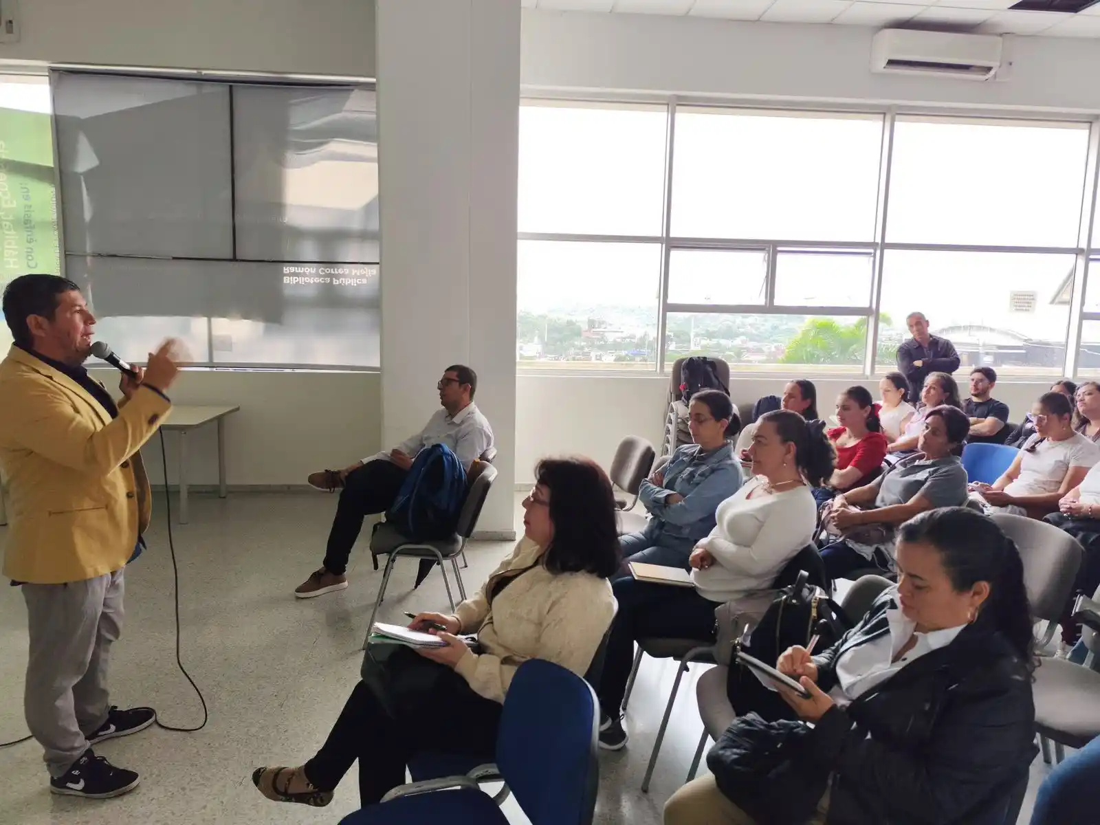 Image from Alcaldía de Pereira : FORTALECIMIENTO A BIBLIOTECARIOS DE PEREIRA   📚✨La <a class="text-blu...