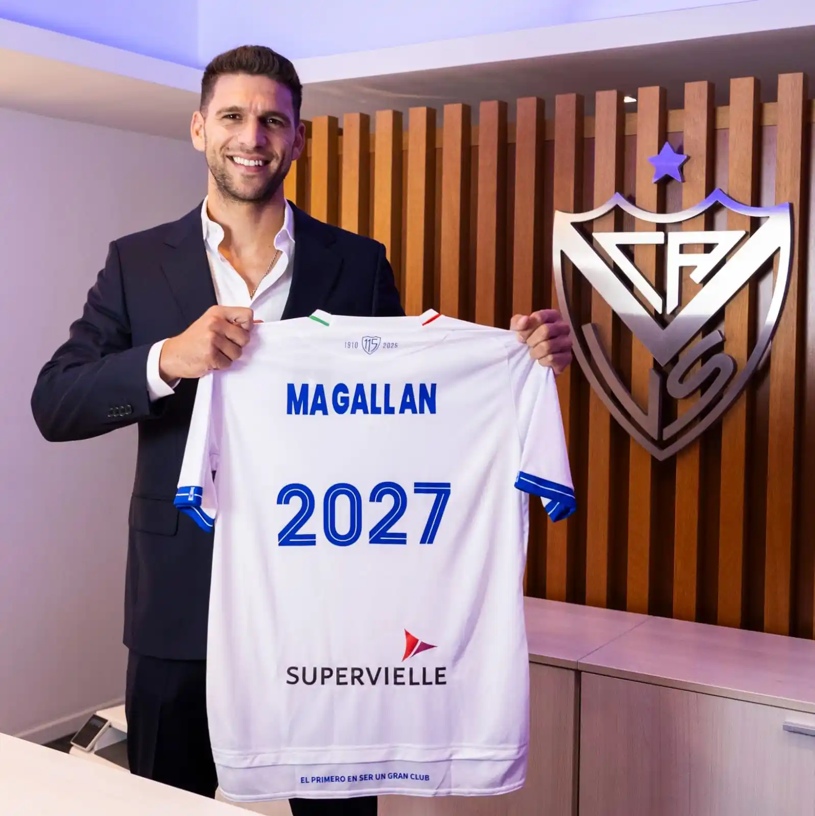Image from EL SHOW DE VÉLEZ💙🤍: Lisandro <a class="text-blue-500 hover:underline cursor-pointer" href=...