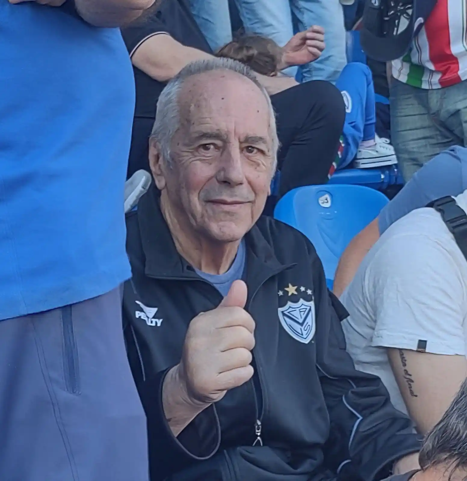 Image from EL SHOW DE VÉLEZ💙🤍: 🖤 Los restos de Pichino Carone serán velados este sábado, de 9 a 13 h...