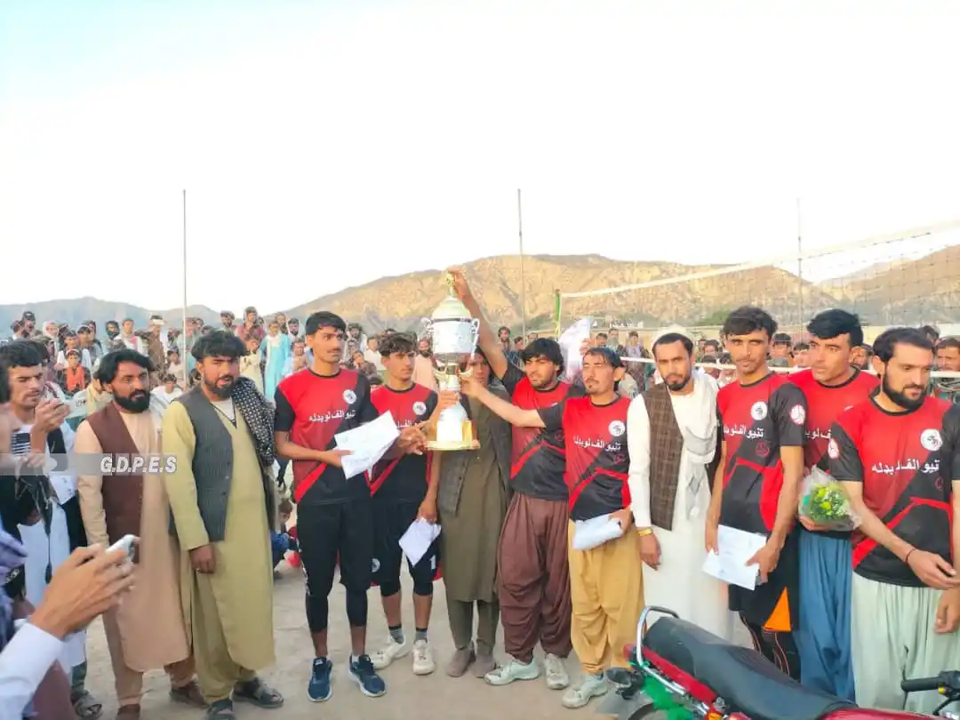 Image from د المپیک، بدني روزنې او ورزش عمومي ریاست: پکتيکا؛ زيړوک ولسوالۍ کې د ۱۸ لوبډلو ترمنځ د واليبال سيالۍ پای ته ورسې...