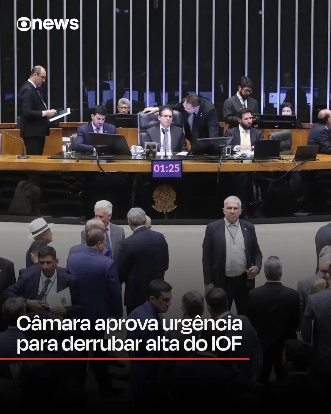 Image from GloboNews: A Câmara dos Deputados aprovou na noite desta segunda-feira (16), com ...