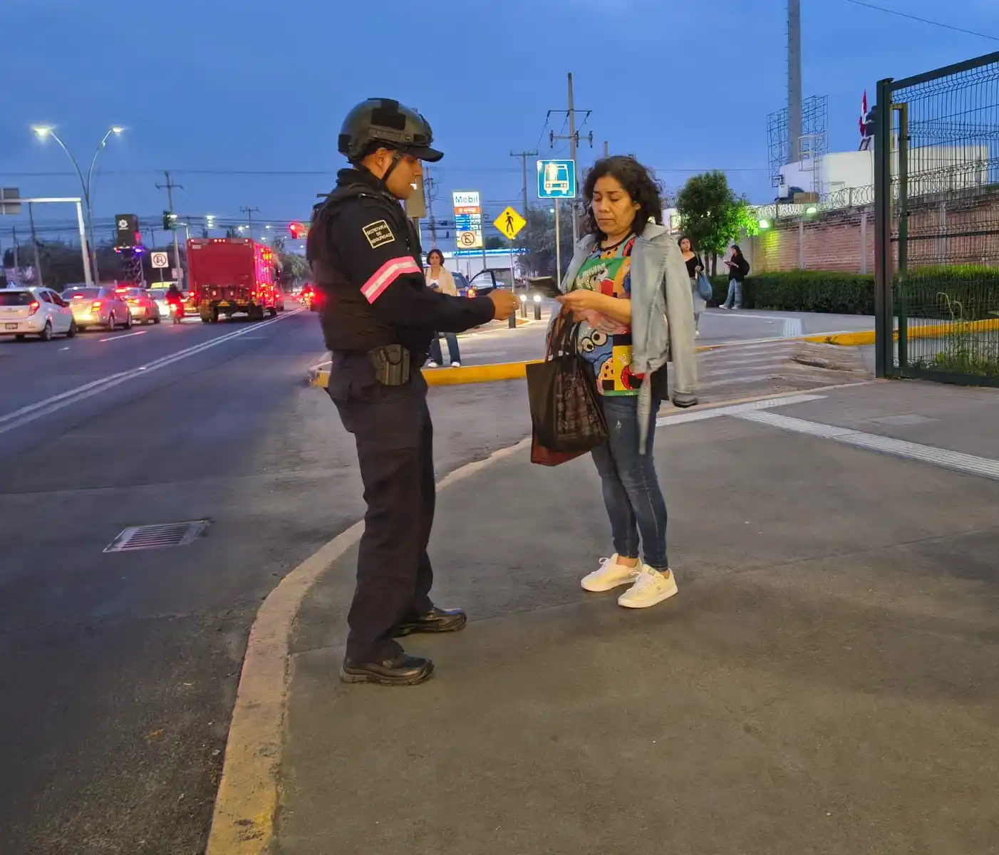 Image from Secretaría de Seguridad del Edomex : A primeras horas del día, la *Policía de Género de la SSEM* 👮🏻‍♀️👮�...
