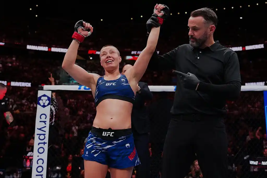 Image from @UFCEspanol: Con la mira en Alexa Grasso 🔥🇲🇽  Rose Namajunas 🌹se impuso en <a c...