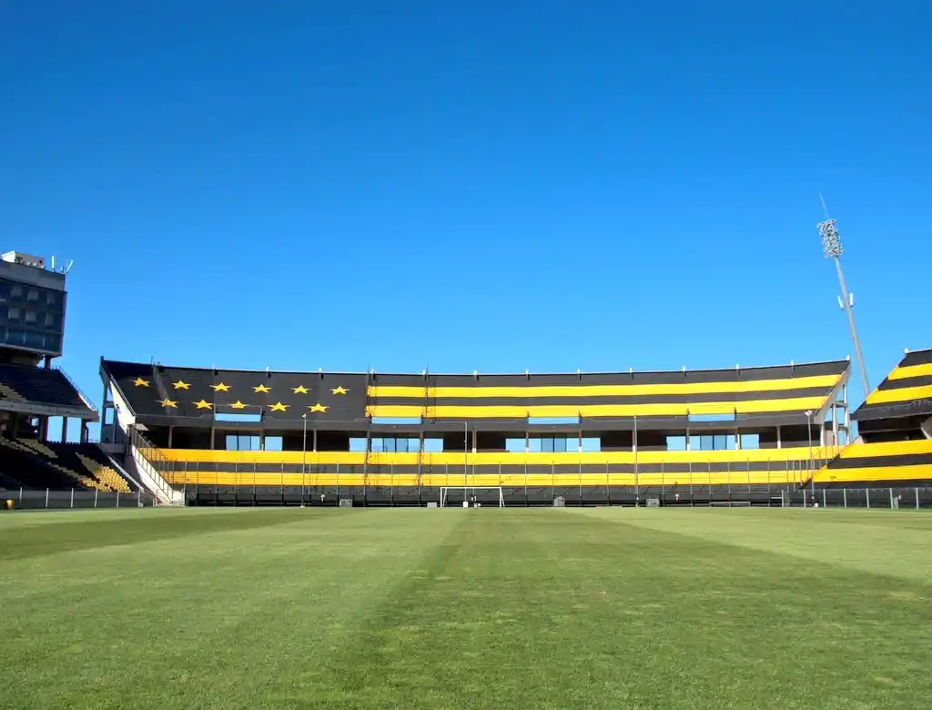 Image from Racing Club: 🎟️ Ignacio Ruglio, presidente de Peñarol, confirma que Racing recibir...