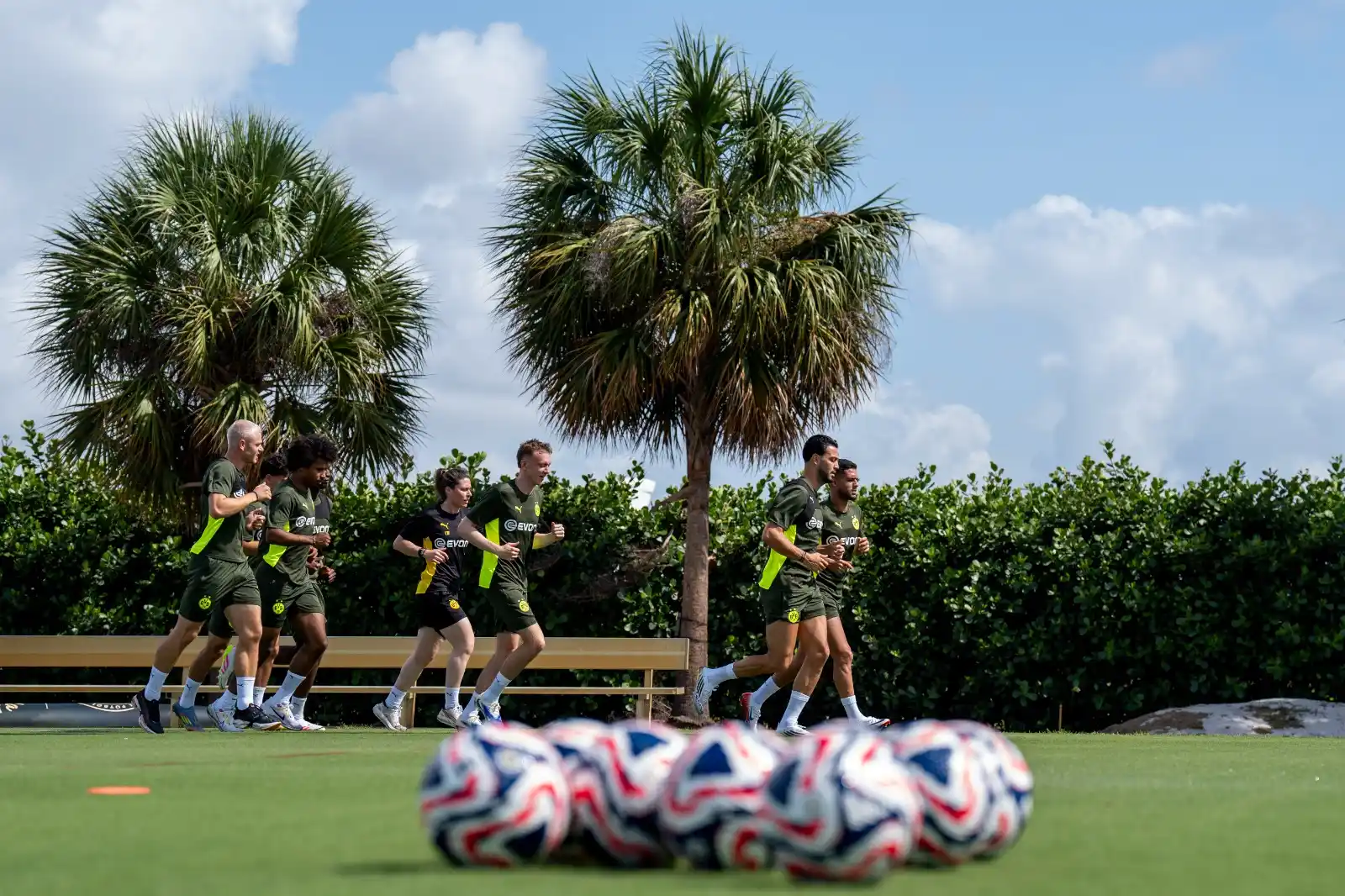 Image from Borussia Dortmund - BVB: 🤩 *Luxushotel, Strandtag und Beckham-Gelände - Was der BVB seinen Spi...