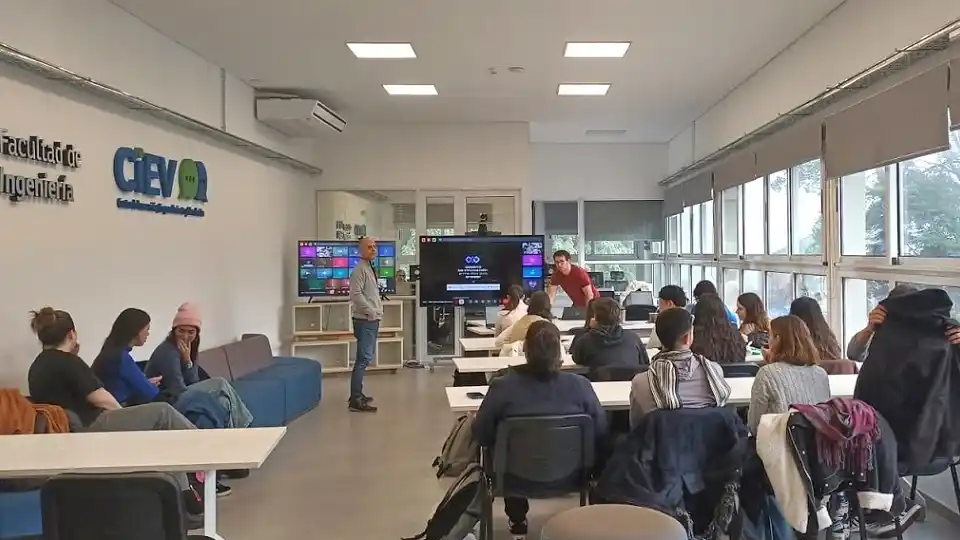 Image from UADER: *Más de 100 estudiantes se sumaron al _“Desafío de Innovación Entre Rí...