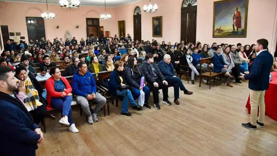 Image from UADER: *Paso histórico en el Colegio del Uruguay hacia la digitalización acad...