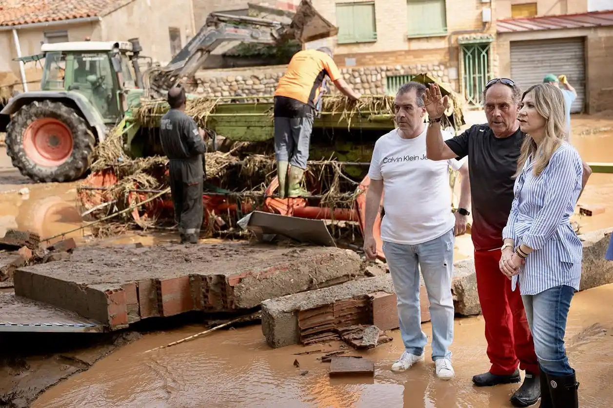 Image from ARAINFO: Pueblos destrozados y una veintena de rescates tras las tormentas del ...
