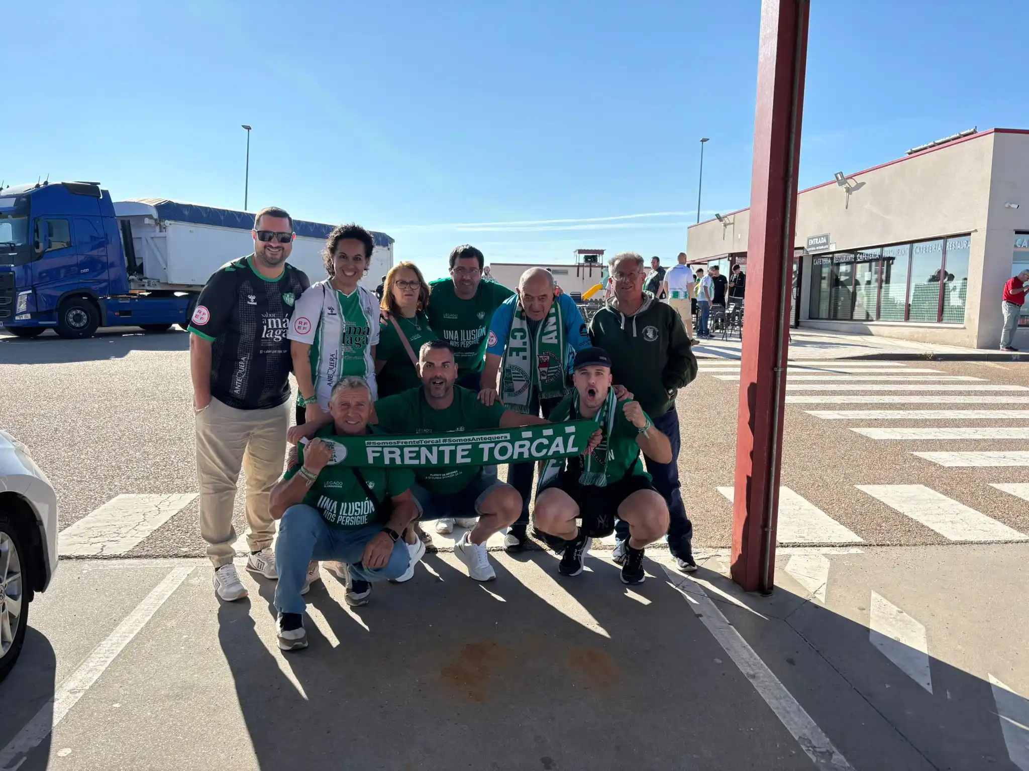 Image from El Córner Blanquiverde: ¡Sois muy grandes, Frente Torcal ! 💚  <a class="text-blue-500 hover:u...