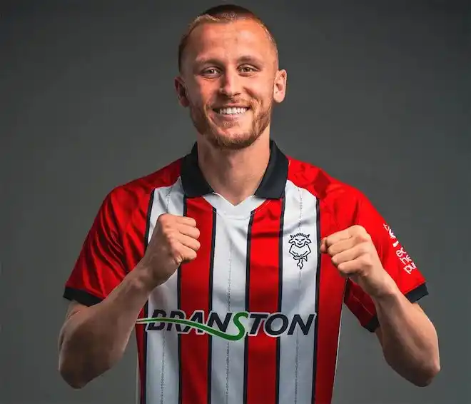Image from Lincoln City Football Club: 🤝 Sponsor a player for 25/26!  🤳 Personalised video message from you...