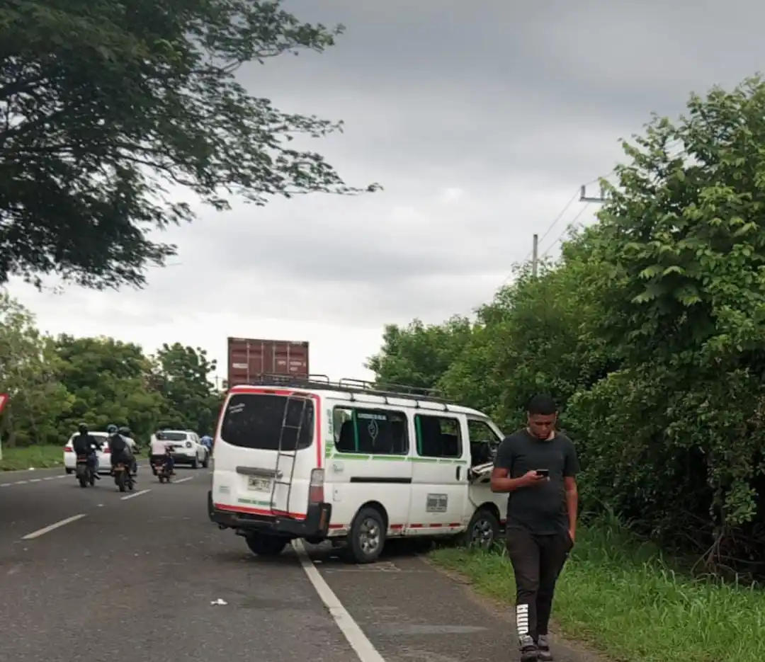 Image from Malambo News Canal Informativo: *ACCIDENTE DE TRÁNSITO EN LA VIA ORIENTAL JURISDICCIÓN DE SABANAGRANDE...
