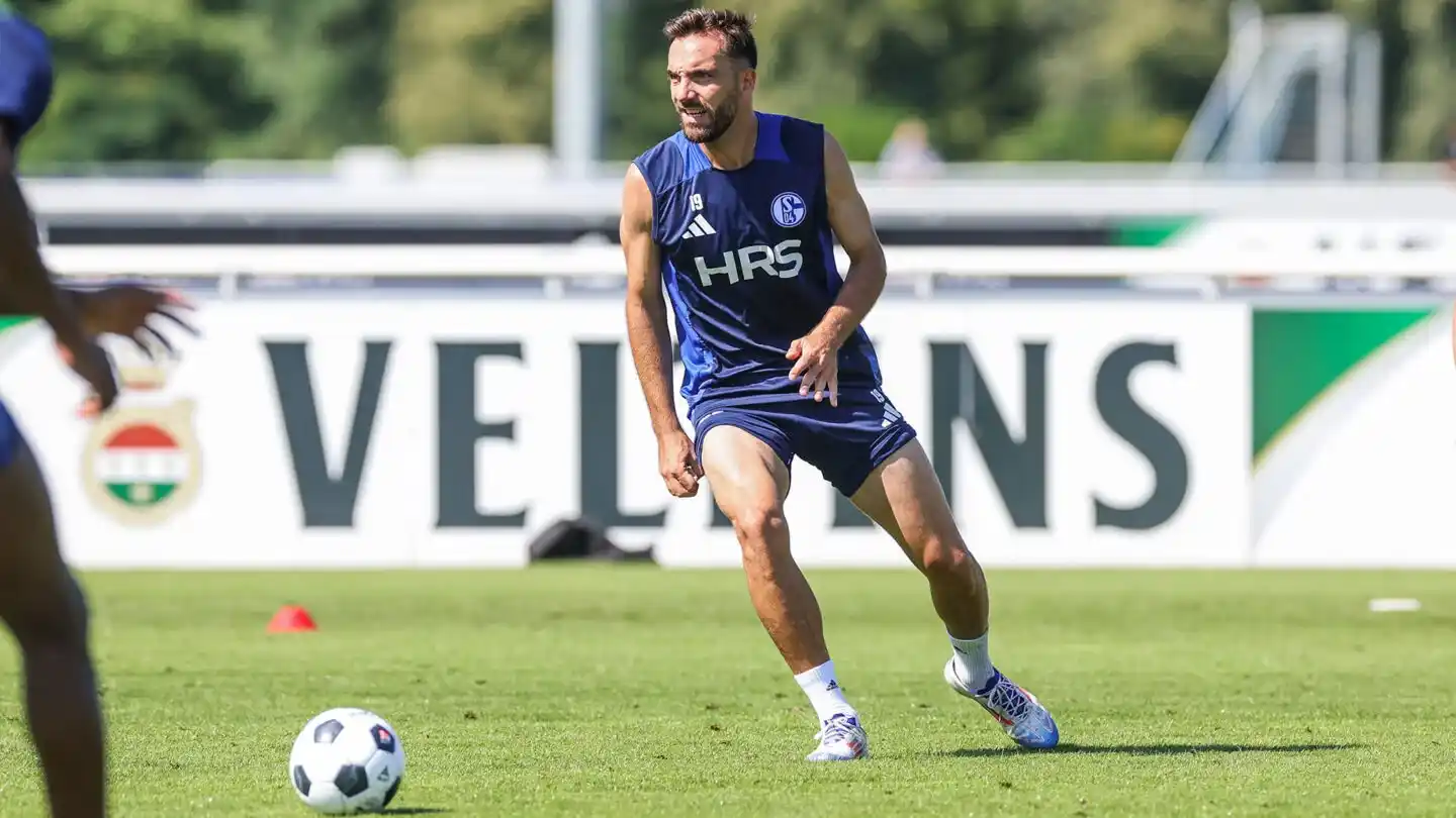Image from S04-Fanbelange: Am Samstag um 10.45 Uhr steigt das erste Training auf unserem Vereinsg...