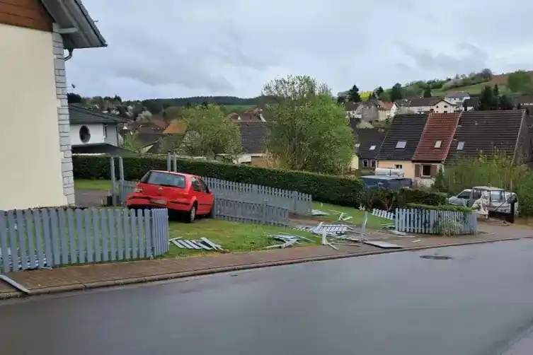 Image from Die RHEINPFALZ : 🚘 *„Das sind regelrecht Mafia-Strukturen“: Erst ein Boot stoppt fahre...