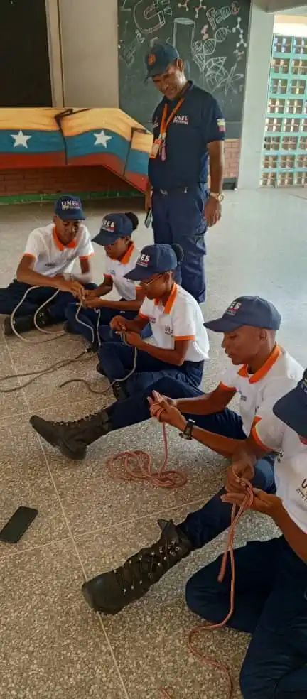Image from @PCAD_Sucre_Ve: 📌 Desde el sector los Chaimas, funcionarios del SNGR de Protección Ci...