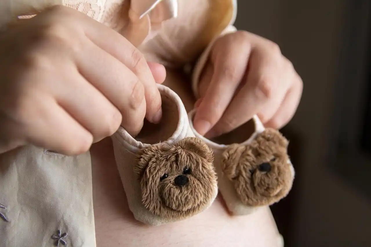 Image from OSTHESSEN|NEWS: Eine Frau ist schwanger und freut sich auf ihr Baby. Doch fast jede dr...