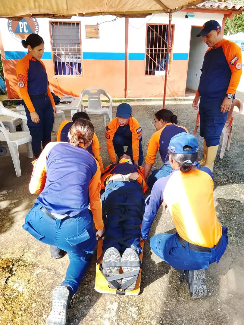 Image from @PCAD_Sucre_Ve: 📸 | En la parroquia El Pilar, en el *municipio Benítez*, nuestros fun...