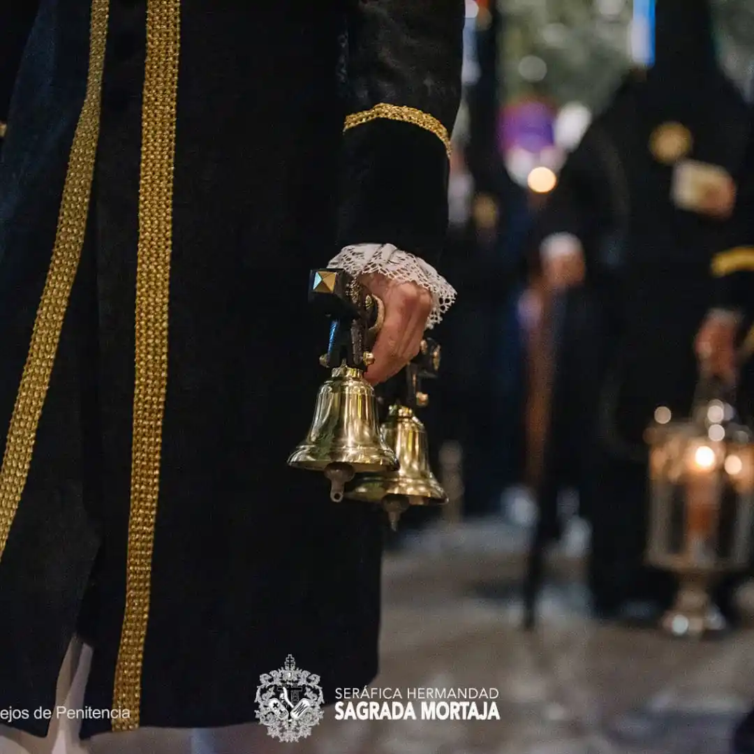 Image from Seráfica Hermandad de la Sagrada Mortaja: *<a class="text-blue-500 hover:underline cursor-pointer" href="/hashta...
