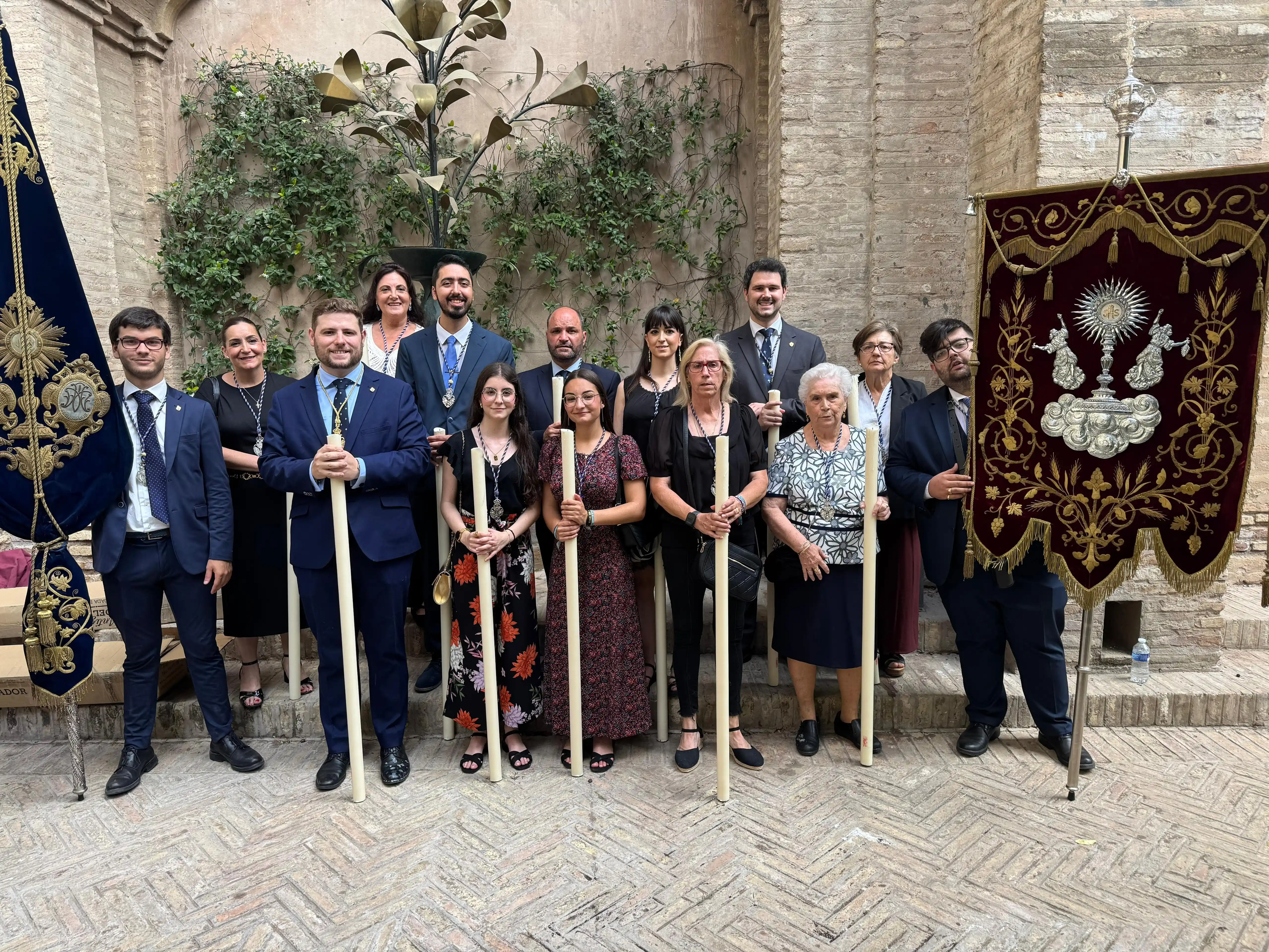 Image from Real Hermandad Sacramental del Juncal - Sevilla: 💛🤍 Festividad del Corpus Christi en esta bendita ciudad, nuestra Her...