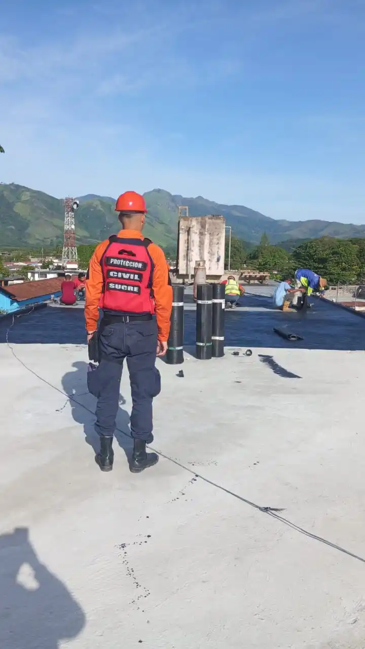 Image from @PCAD_Sucre_Ve: 📌 Funcionarios de Protección Civil en el *municipio Montes* realizan ...