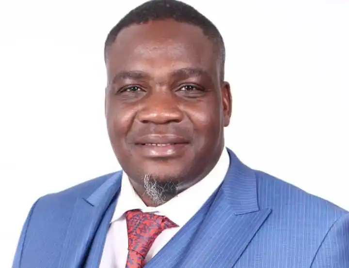 Image from Afrogazette News: 📰 *“Ndosaka Makatizwa naPresident!” — Hwende Mocks Health Minister’s ...