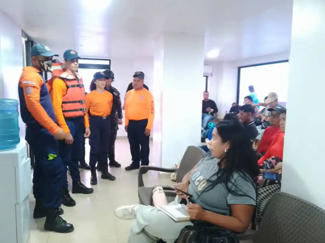 Image from @PCAD_Sucre_Ve: 📌 Nuestros funcionarios de Protección Civil, pertenecientes a la Unid...