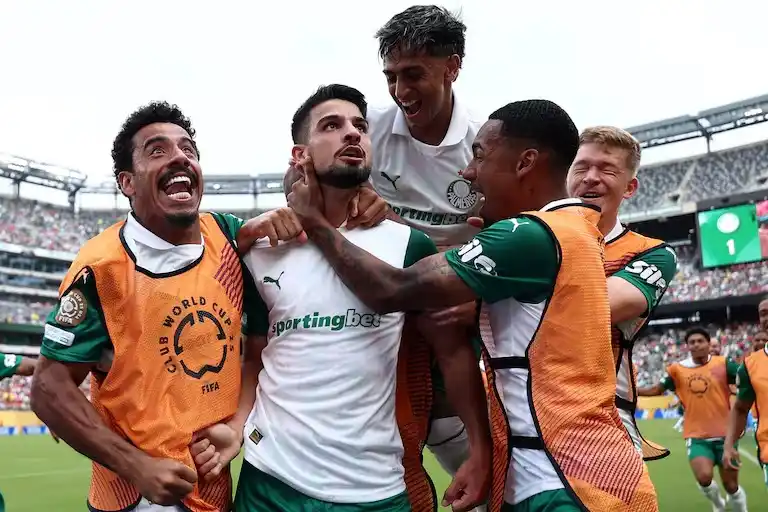 Image from ESTADÃO | Notícias do Brasil e do mundo: ⚽ *Palmeiras corrige erros, bate o Al-Ahly e vence a 1ª no Mundial de ...