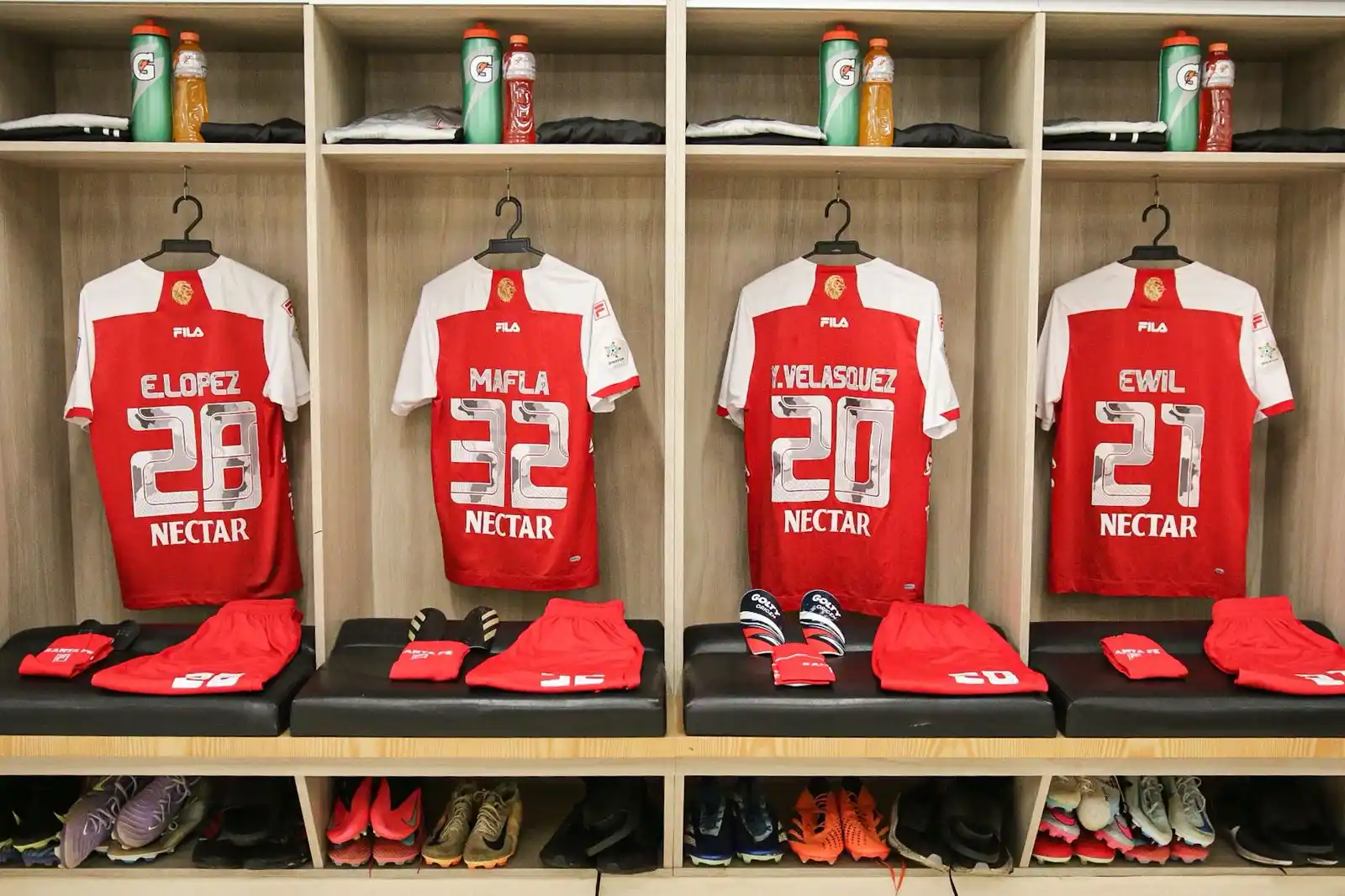 Image from Independiente Santa Fe 🇮🇩: Ya está listo el camerino del León 🦁! <a class="text-blue-500 hover:...