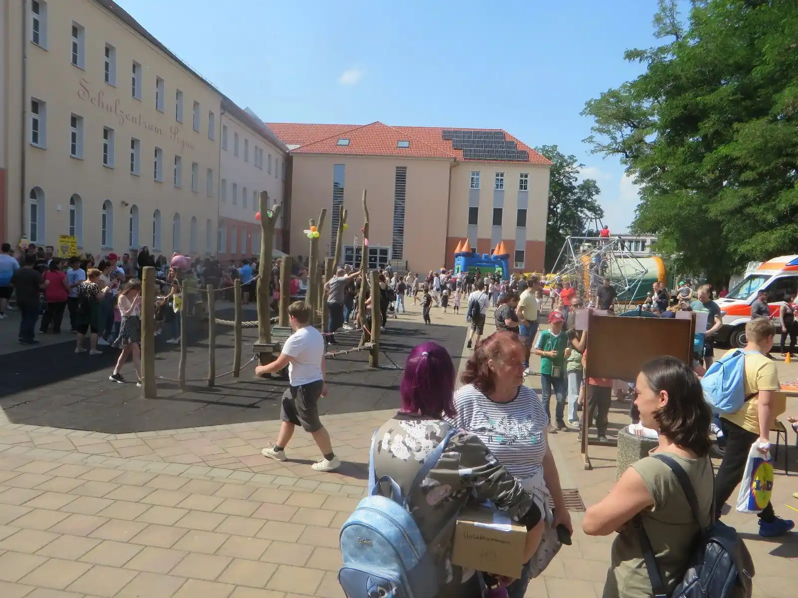 Image from STADT PEGAU - Nachrichten / Informationen / Meldungen: 🎉 18. Kinder- und Schulhoffest 📆 13.06.2025 ⏰ 14-18 Uhr 📍 Schulgel...