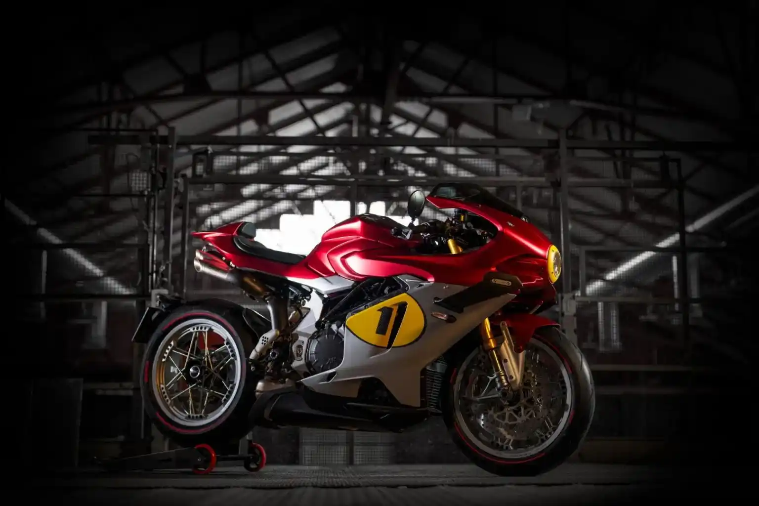 Image from Revista Motojornal: A nova jóia criada pela MV Agusta é a Superveloce 1000 Ago, uma edição...