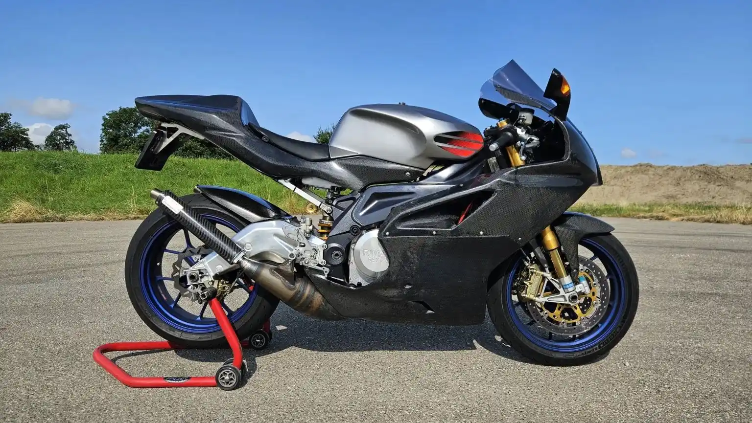 Image from Revista Motojornal: A Rimar Motors meteu mãos à obra e criou um kit que torna a Aprilia RS...