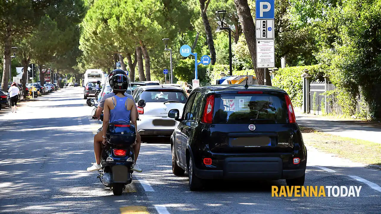 Image from RavennaToday: *Corsia preferenziale sul lungomare di Marina, si attiva la telecamera...