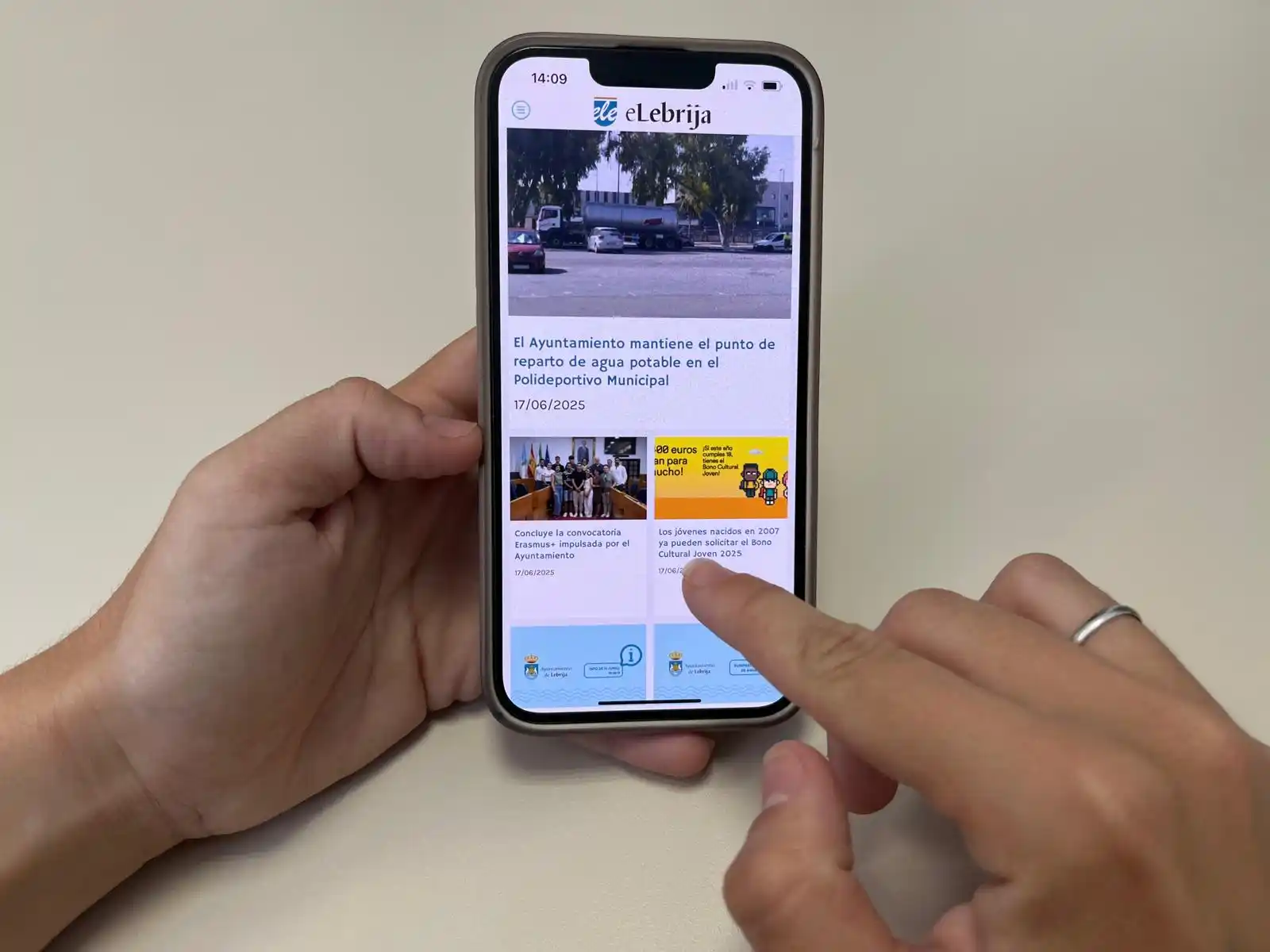 Image from Ayuntamiento de Lebrija: ‼️ ℹ️ CORTE DE AGUA: *El Ayuntamiento recomienda acudir a fuentes de i...