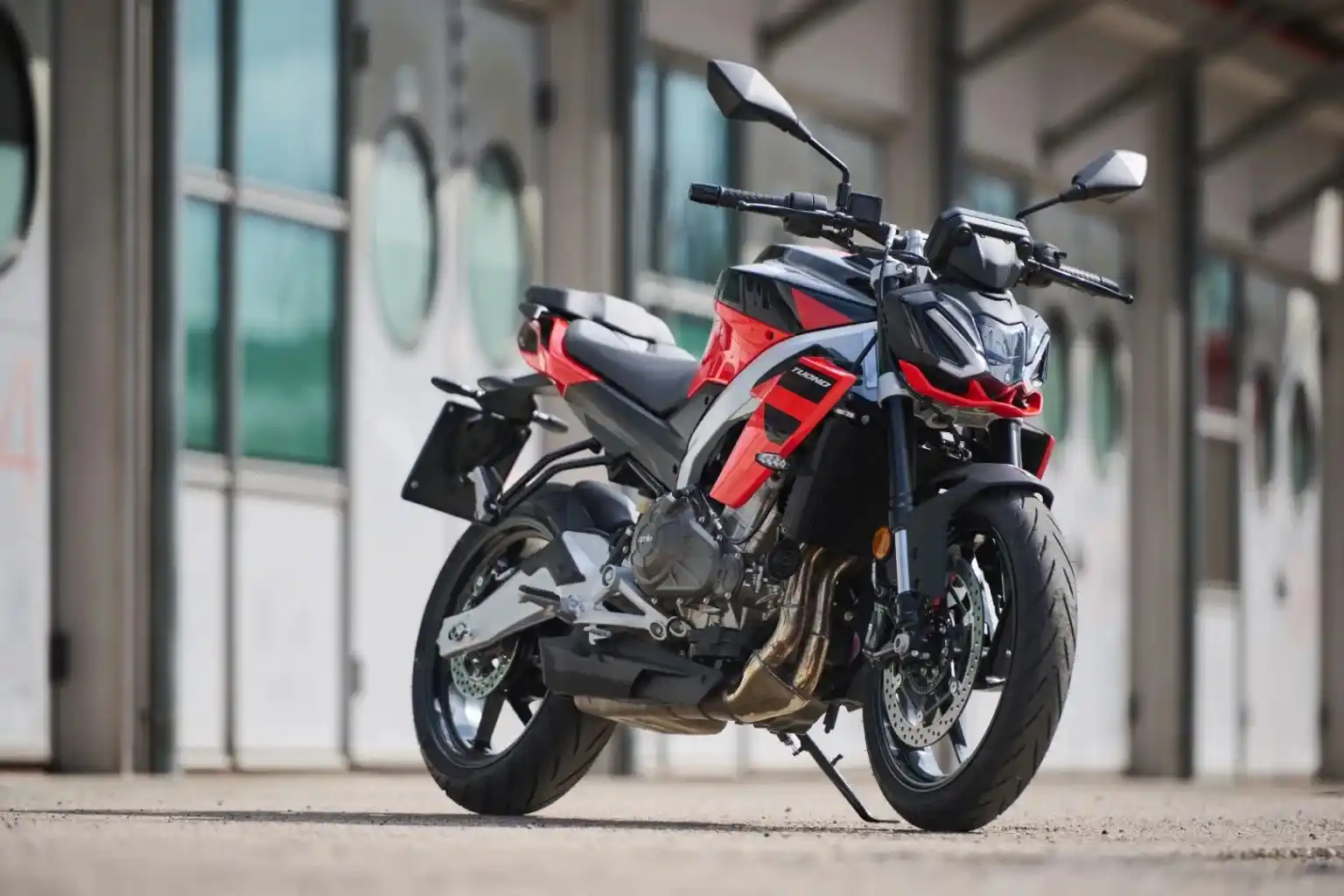 Image from Revista Motojornal: Já chegou aos concessionários nacionais da Aprilia a nova naked sub-50...