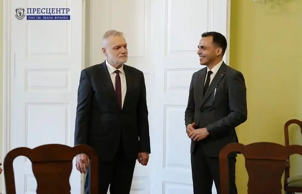 Image from Факультет іноземних мов ЛНУ ім. І.Франка: 18 червня 2025 року Ректор ЛНУ ім. Івана Франка, академік НАН України,...