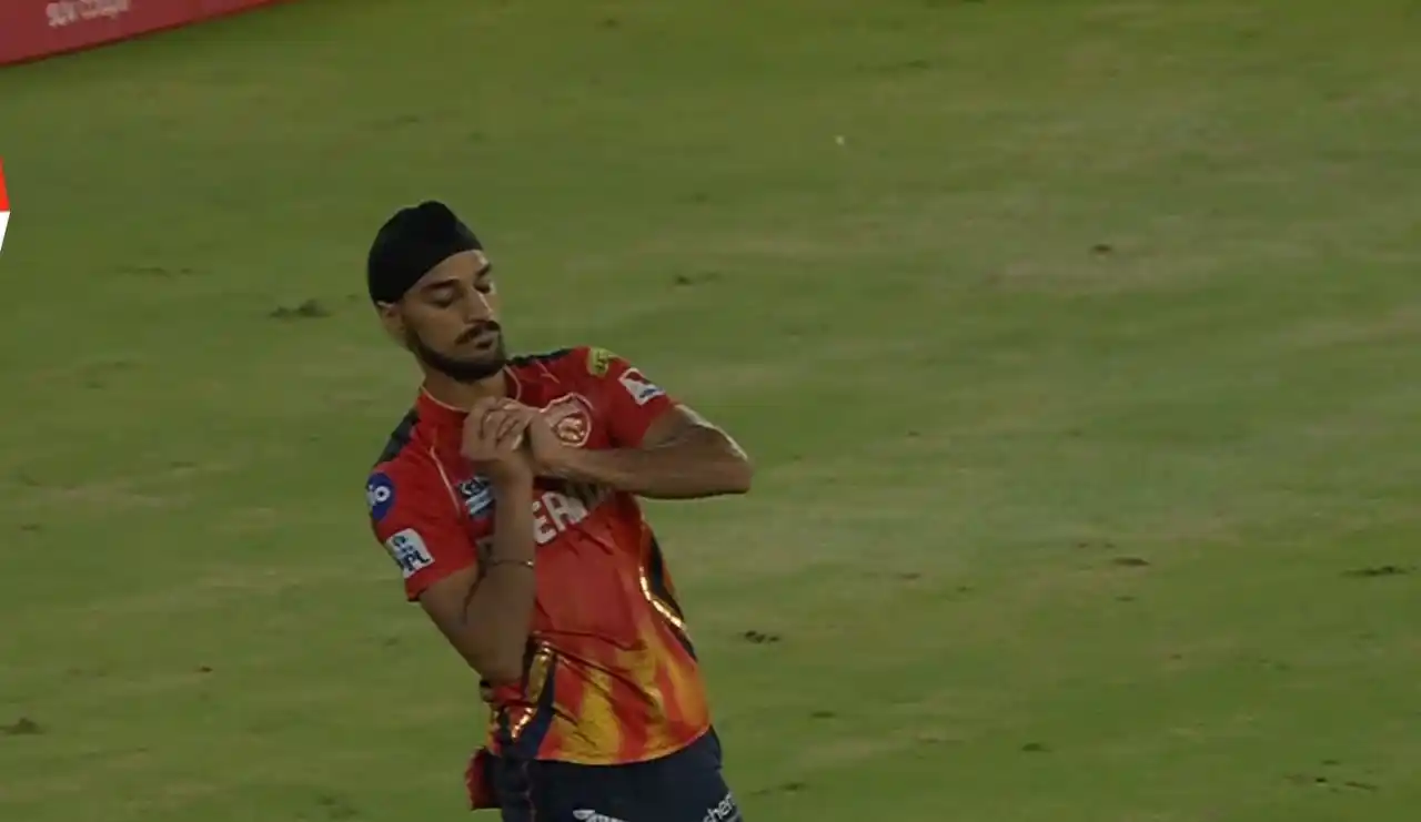 Image from Royal cricket: 3 runs and 3 wickets from the last over  RCB finishes on 190/9 in thei...